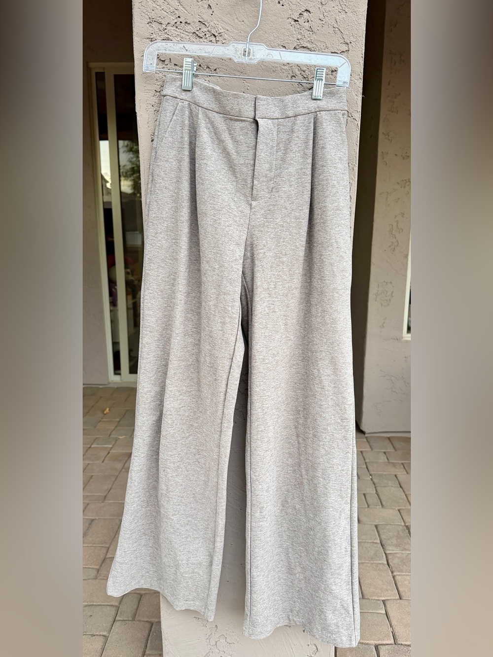 Vuori Wide Leg Pants in Oatmeal Heather Small Like New - Never Worn